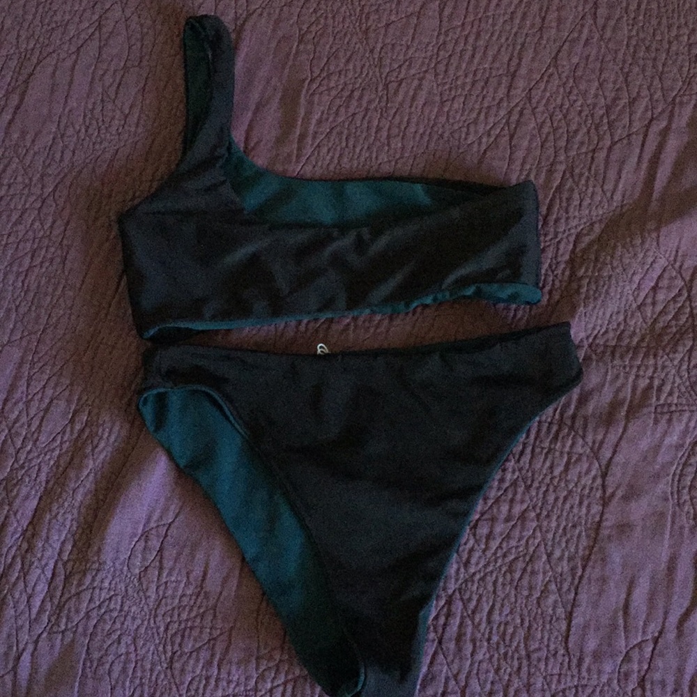 Reversible black and green bikini